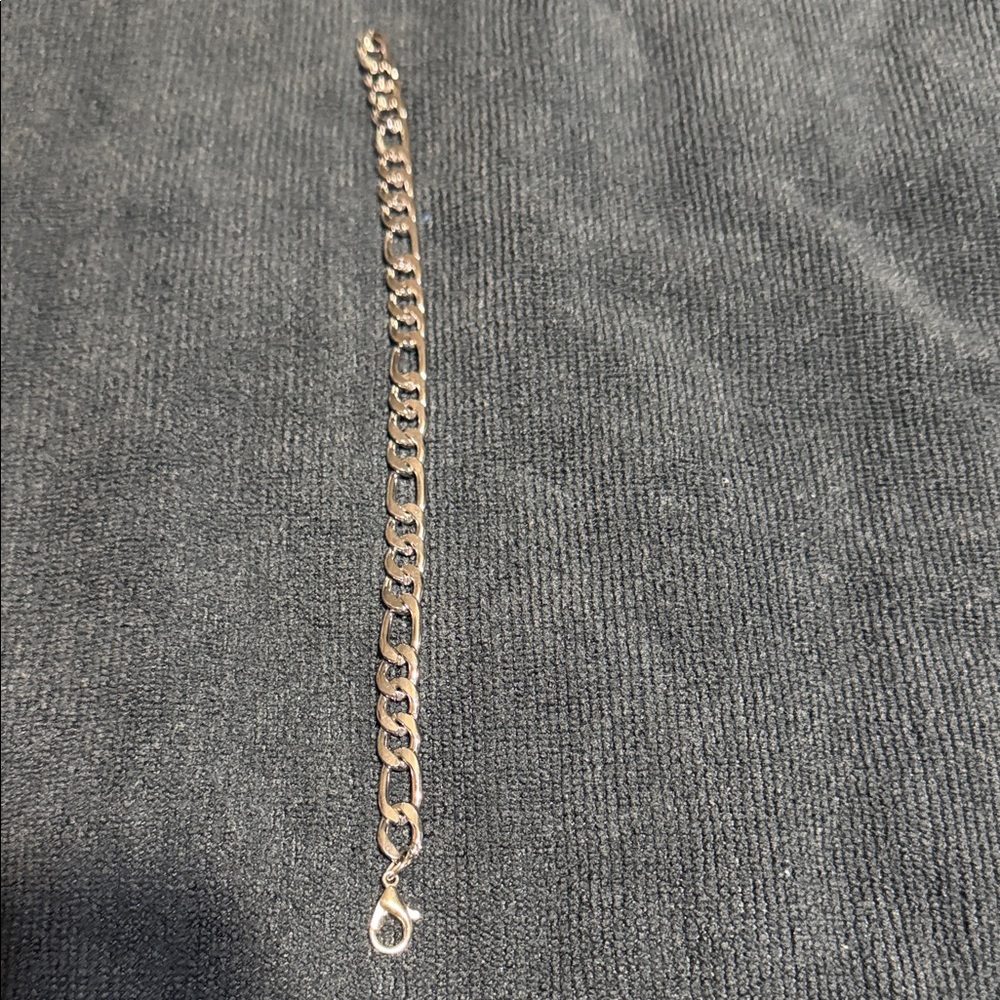 Elegant Gold Chain Bracelet